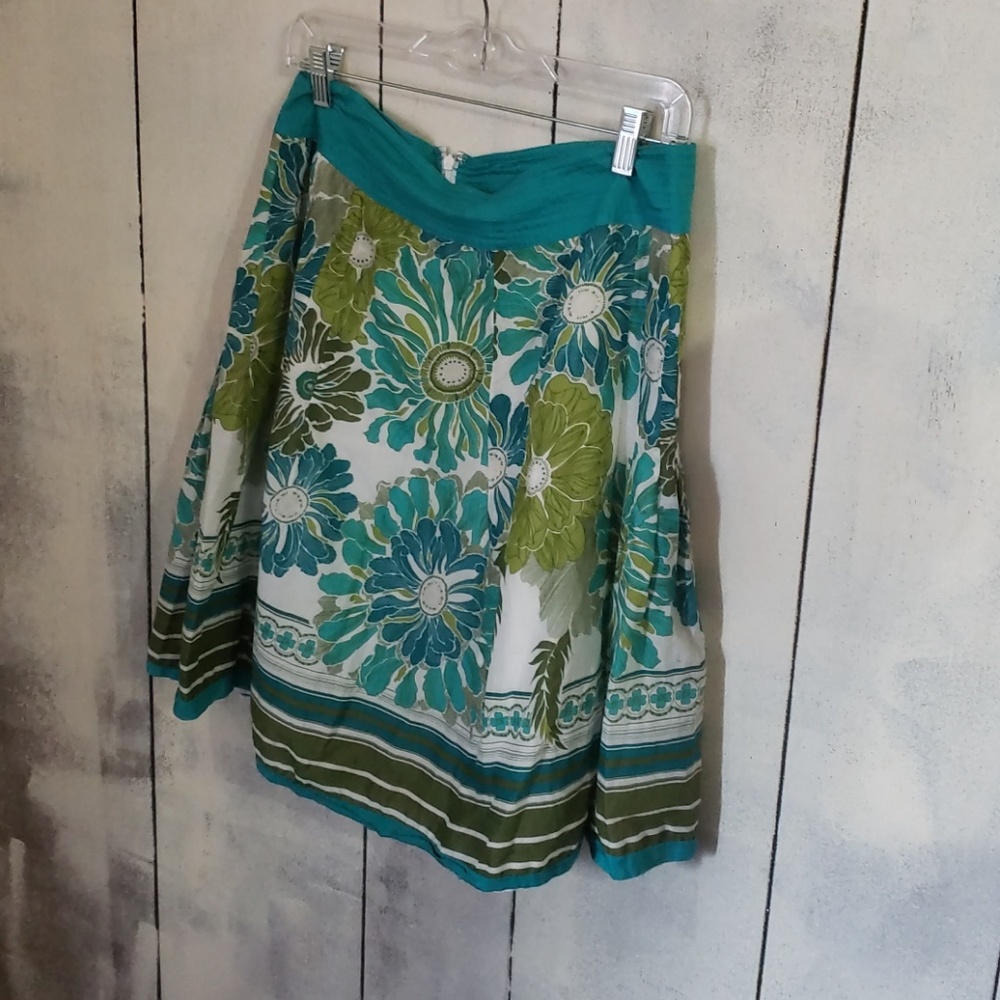 Floral print skirt, gently worn. Fully lined